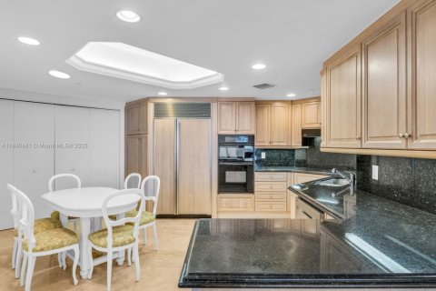 Copropriété à vendre à Bal Harbour, Floride: 3 chambres, 162.58 m2 № 1940772 - photo 21