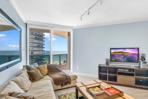Copropriété à vendre à Bal Harbour, Floride: 3 chambres, 162.58 m2 № 1940772 - photo 17