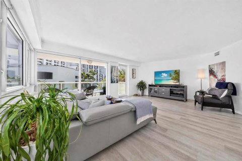 Condominio en venta en Fort Lauderdale, Florida, 1 dormitorio, 109.53 m2 № 2340460 - foto 8