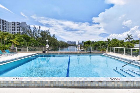 Condominio en venta en Fort Lauderdale, Florida, 1 dormitorio, 109.53 m2 № 2340460 - foto 30