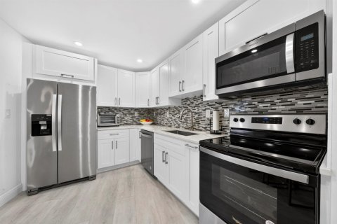 Condominio en venta en Fort Lauderdale, Florida, 1 dormitorio, 109.53 m2 № 2340460 - foto 24