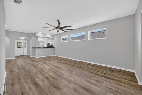 House in Leesburg, Florida 3 bedrooms, 148.74 sq.m. № 2215798 - photo 8