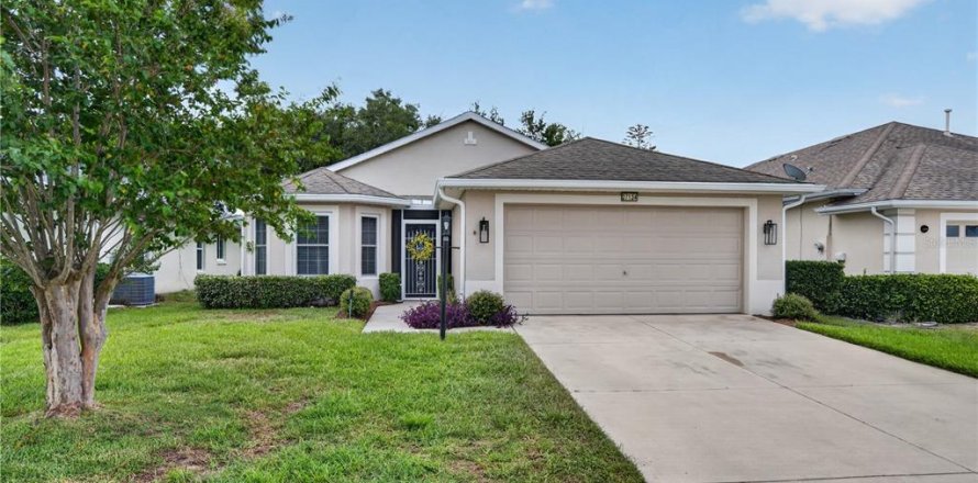 House in Leesburg, Florida 3 bedrooms, 148.74 sq.m. № 2215798