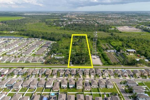 House in Wimauma, Florida 4 bedrooms, 225.75 sq.m. № 1806949 - photo 1