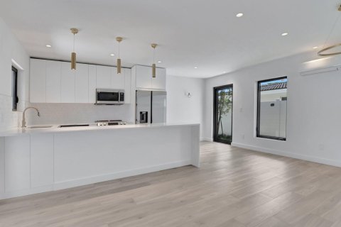 Apartamento en alquiler en Deerfield Beach, Florida, 2 dormitorios, 92.9 m2 № 1004907 - foto 1