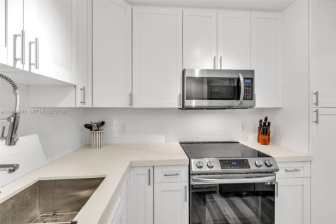 Copropriété à vendre à Coral Gables, Floride: 1 chambre, 56.21 m2 № 2041907 - photo 10