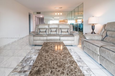 Condo in Hollywood, Florida, 2 bedrooms  № 1463306 - photo 6