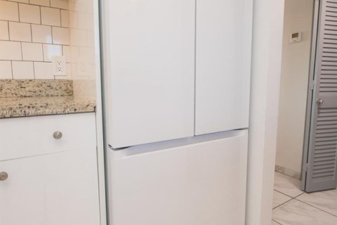 Condo in Hollywood, Florida, 2 bedrooms  № 1463306 - photo 13
