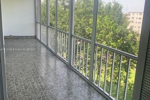 Condo in Hollywood, Florida, 2 bedrooms  № 1463306 - photo 24