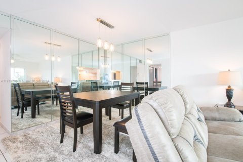 Condo in Hollywood, Florida, 2 bedrooms  № 1463306 - photo 5