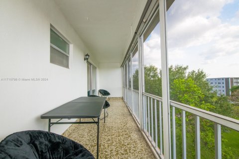 Condo in Hollywood, Florida, 2 bedrooms  № 1463306 - photo 8