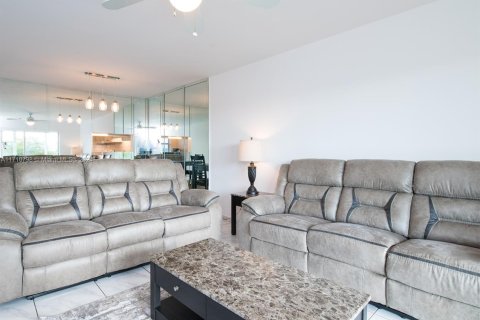 Condo in Hollywood, Florida, 2 bedrooms  № 1463306 - photo 4