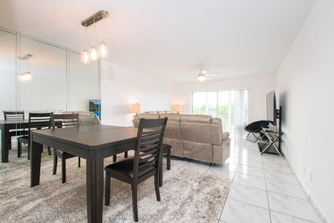 Condo in Hollywood, Florida, 2 bedrooms  № 1463306 - photo 3