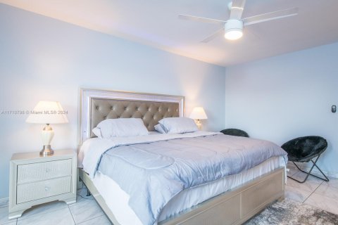 Condo in Hollywood, Florida, 2 bedrooms  № 1463306 - photo 16