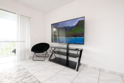 Condo in Hollywood, Florida, 2 bedrooms  № 1463306 - photo 7