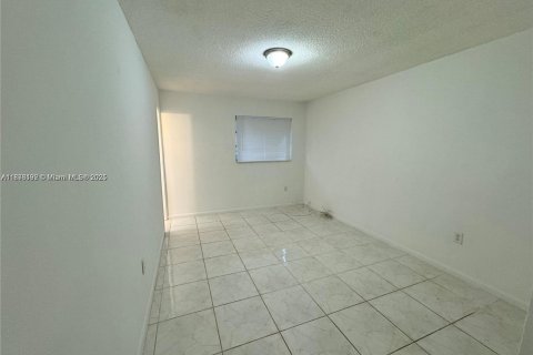 Copropriété à vendre à Hollywood, Floride: 2 chambres, 79.62 m2 № 1923248 - photo 10