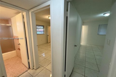 Copropriété à vendre à Hollywood, Floride: 2 chambres, 79.62 m2 № 1923248 - photo 8