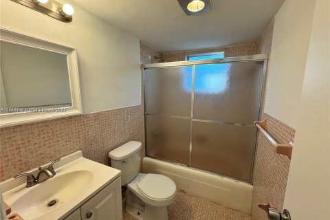 Copropriété à vendre à Hollywood, Floride: 2 chambres, 79.62 m2 № 1923248 - photo 17