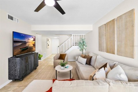 Townhouse in Pinellas Park, Florida 3 bedrooms, 139.35 sq.m. № 2220213 - photo 11