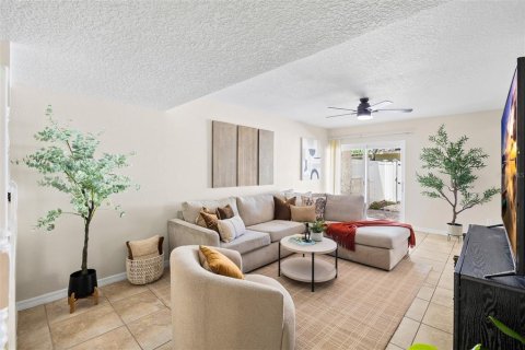 Townhouse in Pinellas Park, Florida 3 bedrooms, 139.35 sq.m. № 2220213 - photo 12