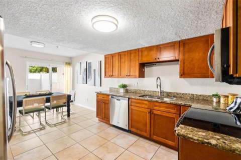 Townhouse in Pinellas Park, Florida 3 bedrooms, 139.35 sq.m. № 2220213 - photo 13