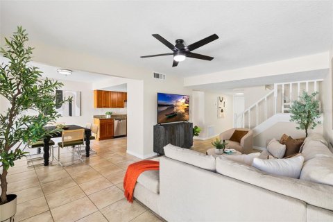 Townhouse in Pinellas Park, Florida 3 bedrooms, 139.35 sq.m. № 2220213 - photo 9