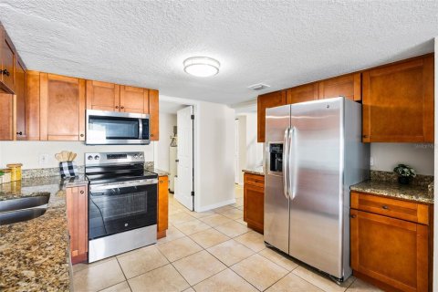 Townhouse in Pinellas Park, Florida 3 bedrooms, 139.35 sq.m. № 2220213 - photo 21