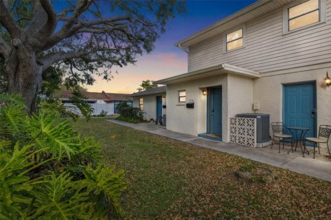 Townhouse in Pinellas Park, Florida 3 bedrooms, 139.35 sq.m. № 2220213