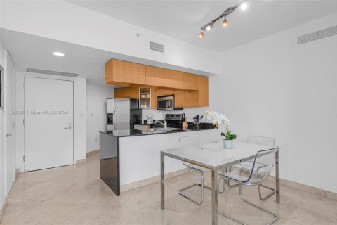 Condo in Miami, Florida, 2 bedrooms  № 1861566 - photo 8