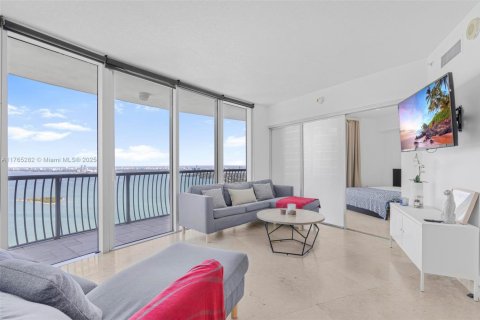 Condo in Miami, Florida, 2 bedrooms  № 1861566 - photo 11