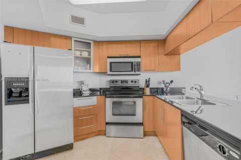 Condo in Miami, Florida, 2 bedrooms  № 1861566 - photo 5