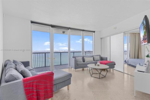Condo in Miami, Florida, 2 bedrooms  № 1861566 - photo 9