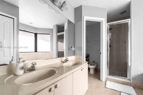 Casa en venta en Miami, Florida, 4 dormitorios, 216.65 m2 № 2038384 - foto 26