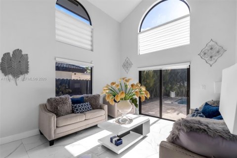 Casa en venta en Miami, Florida, 4 dormitorios, 216.65 m2 № 2038384 - foto 8