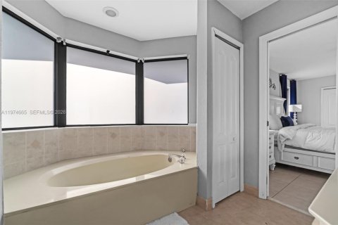 Casa en venta en Miami, Florida, 4 dormitorios, 216.65 m2 № 2038384 - foto 27