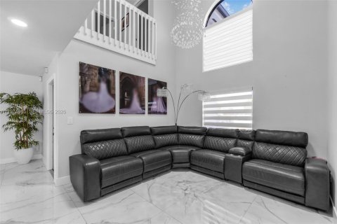 Casa en venta en Miami, Florida, 4 dormitorios, 216.65 m2 № 2038384 - foto 11