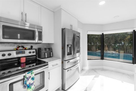 Casa en venta en Miami, Florida, 4 dormitorios, 216.65 m2 № 2038384 - foto 14
