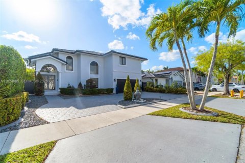 Casa en Miami, Florida 4 dormitorios, 216.65 m2 № 2038384