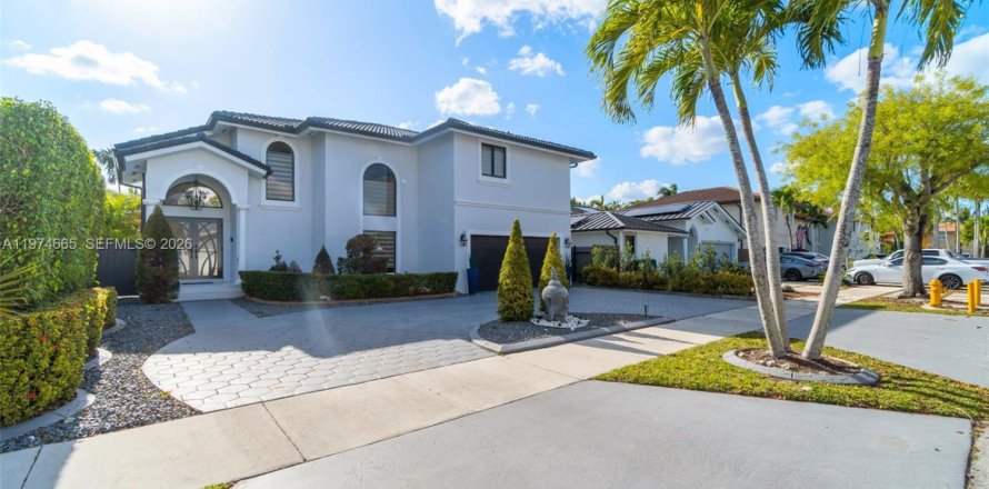 Casa en Miami, Florida 4 dormitorios, 216.65 m2 № 2038384