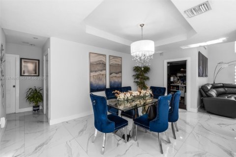 Casa en venta en Miami, Florida, 4 dormitorios, 216.65 m2 № 2038384 - foto 20