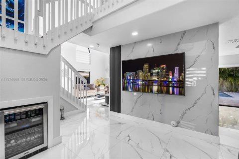Casa en venta en Miami, Florida, 4 dormitorios, 216.65 m2 № 2038384 - foto 13