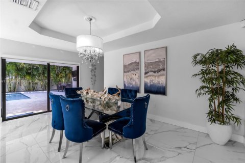 Casa en venta en Miami, Florida, 4 dormitorios, 216.65 m2 № 2038384 - foto 18