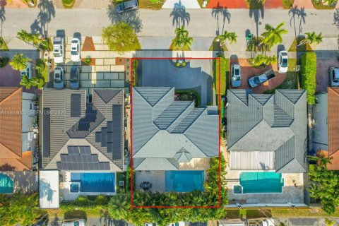 Casa en venta en Miami, Florida, 4 dormitorios, 216.65 m2 № 2038384 - foto 5