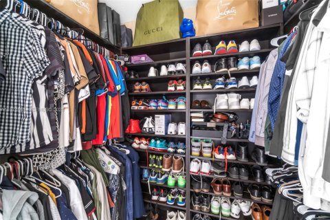 Casa en venta en Miami, Florida, 4 dormitorios, 216.65 m2 № 2038384 - foto 30