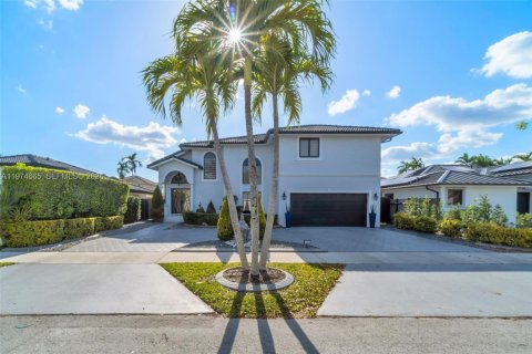 Casa en venta en Miami, Florida, 4 dormitorios, 216.65 m2 № 2038384 - foto 2