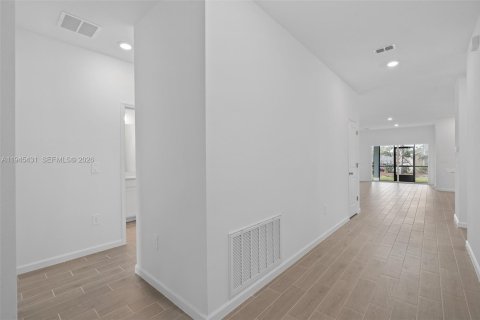 House in Ocala, Florida 4 bedrooms № 2052861 - photo 2