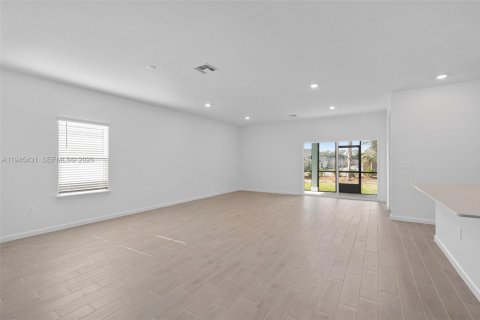 House in Ocala, Florida 4 bedrooms № 2052861 - photo 3