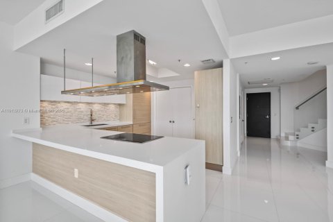 Condo in North Miami Beach, Florida, 2 bedrooms  № 1971865 - photo 18