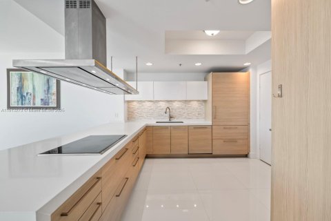 Condo in North Miami Beach, Florida, 2 bedrooms  № 1971865 - photo 10