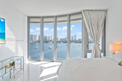 Condo in North Miami Beach, Florida, 2 bedrooms  № 1971865 - photo 24
